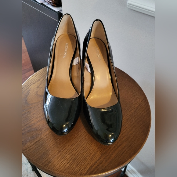 Merona Heels, Size 6.5, Black, Patent "Leather" - Picture 2 of 5